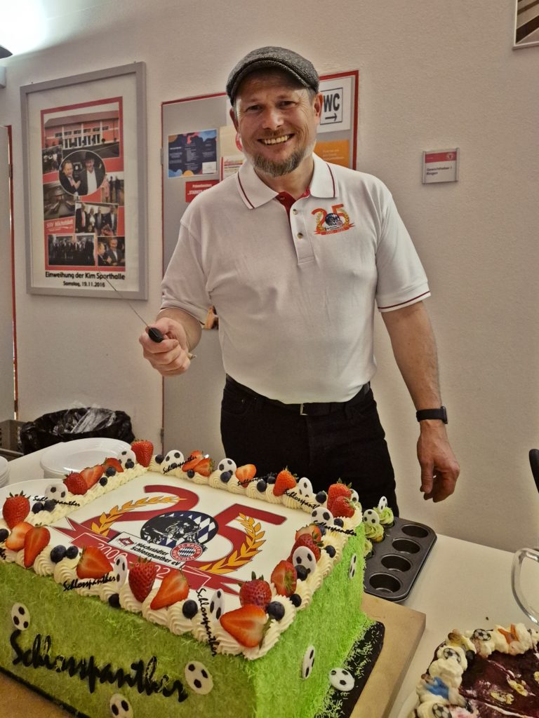 Die Jubiläumstorte der Schlosspanther – gespendet von Günter Schwertberger
